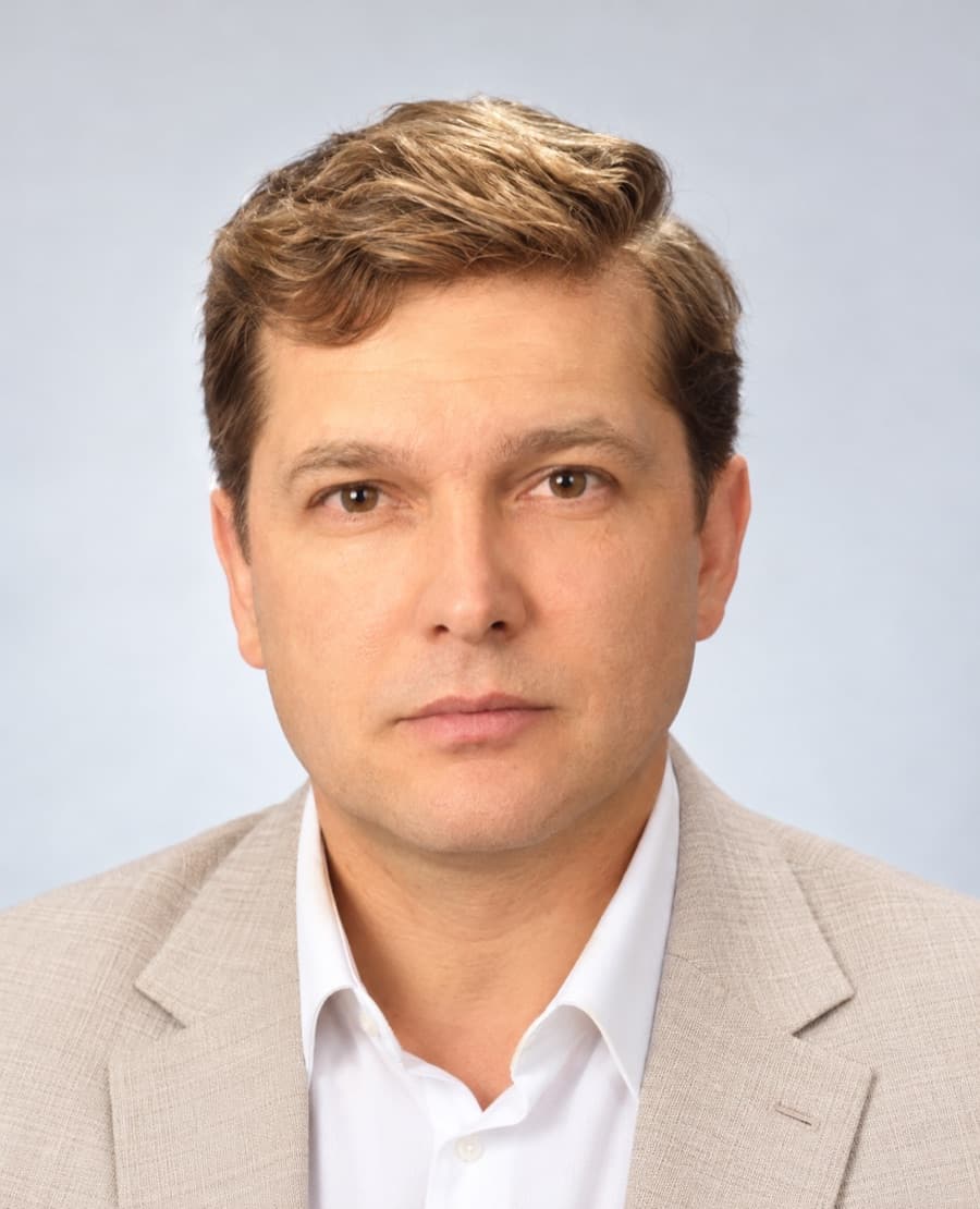 Murat Özyürek, Kurucu